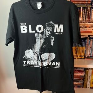 Medium The Bloom Tour 2018 T-shirt